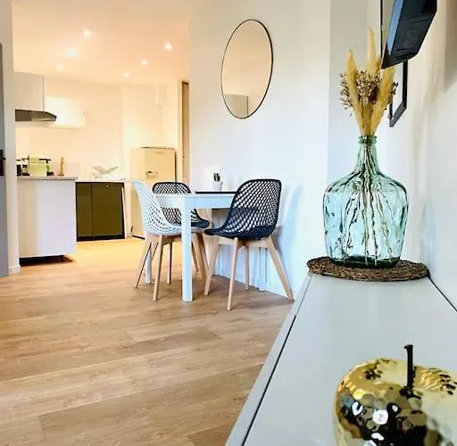 Апартаменти Le Chic Proche Centre Avec Parking